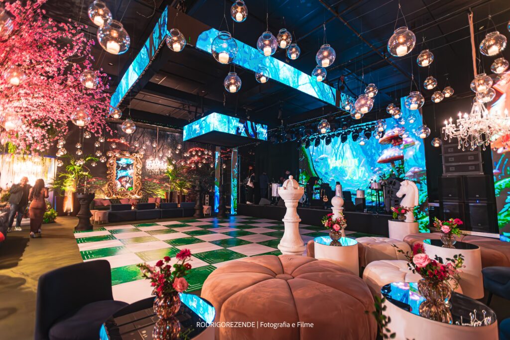 Festa de 15 anos com tema Alice in Wonderland