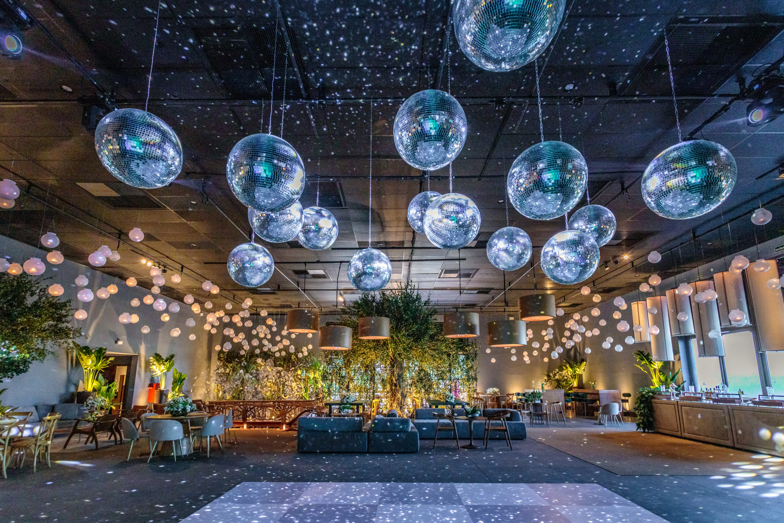Espaço decorado com pista de dança para festa de bodas de casamento no Exc, Jardim Botânico, Rio de Janeiro