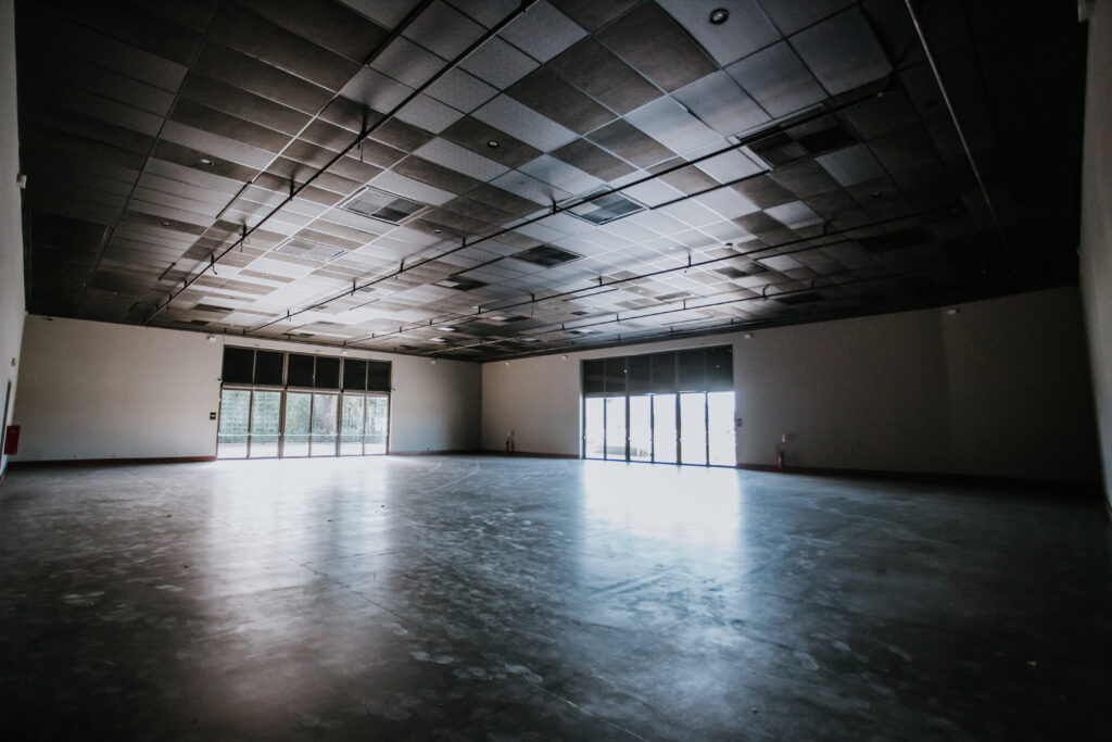 Pé direito alto do salão interno do Exc Rio