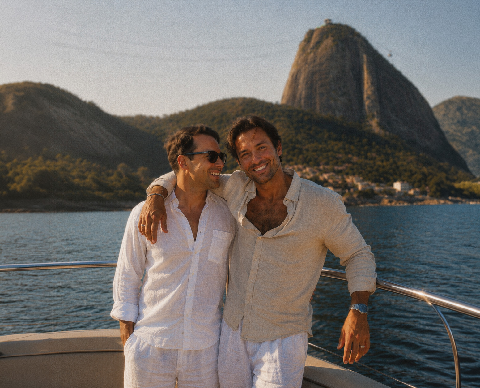 Couple at sunset with Pão de Açúcar